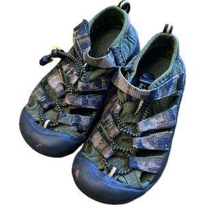 Keen Newport H2 Sandals Size 5‎ | Green Camo | Youth Size 12